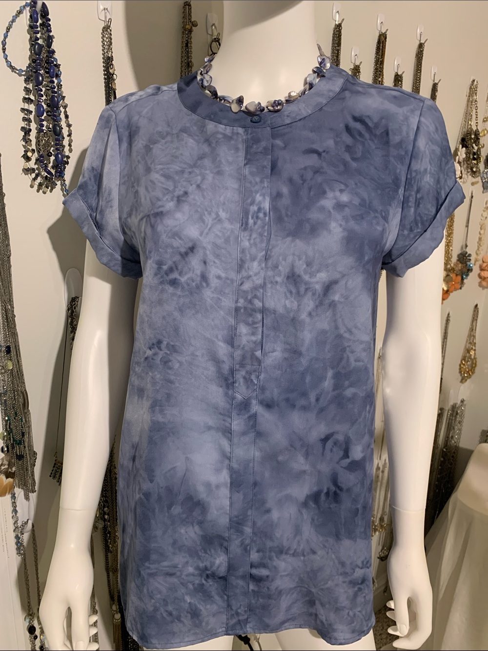 Vera Wang Blue Tie-Dye Short Sleeve Tunic Top with necklace